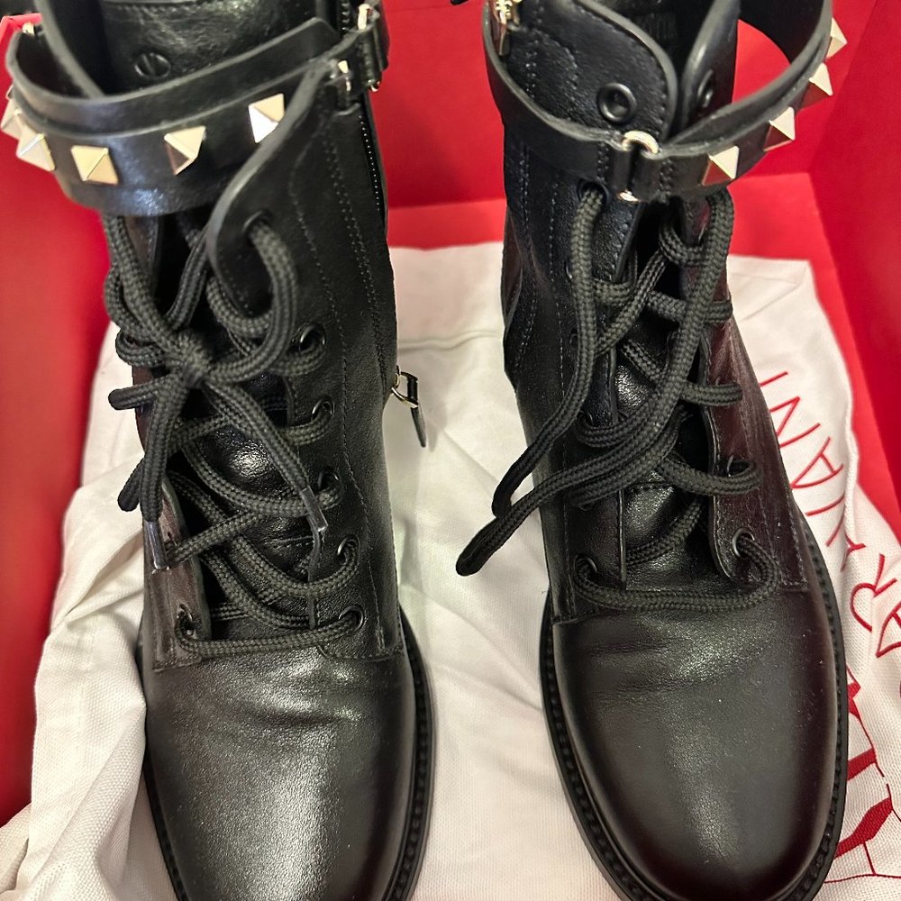 Valentino Garavani Rockstud Chain Combat Boots